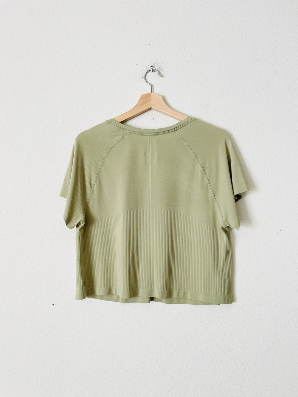 All in motion MEDIUM seamless boxy fit short sleeve top in bronze green - Picture 4 of 5